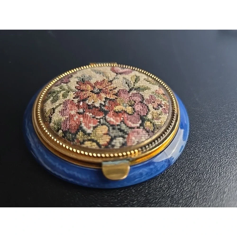 Vtg Compact Mirror Needlepoint Tapestry Petite Point Powder Puff  Blue Bakelite